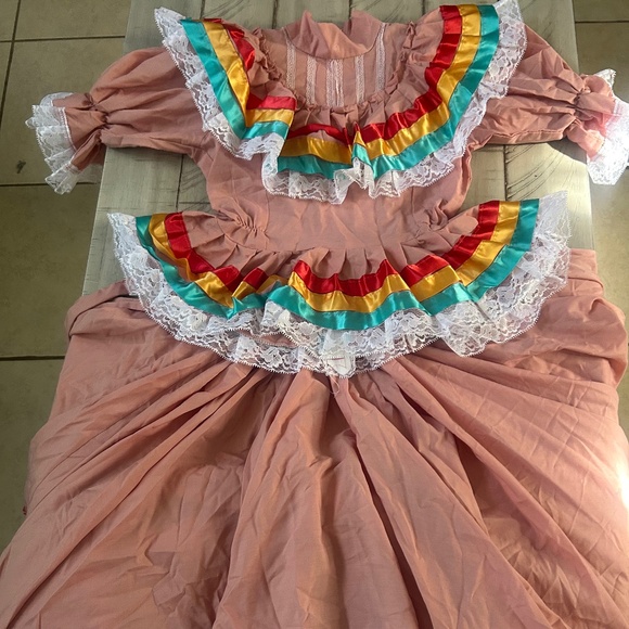 Jalisco Folkloric dress - Picture 1 of 5
